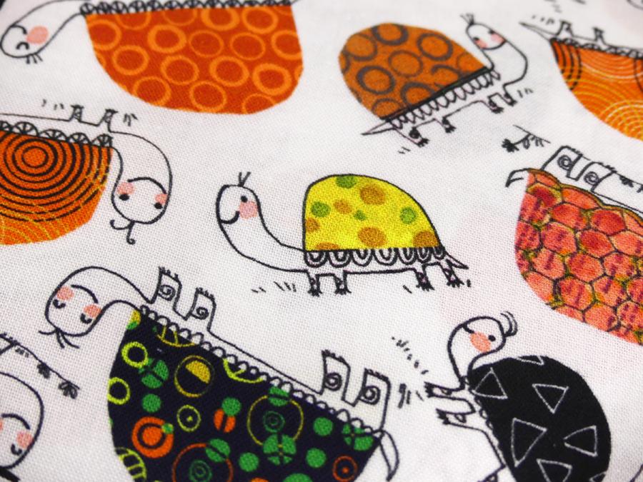 Preview: Patchwork Stoff Nahansicht Schildkröten orange gelb schwarz